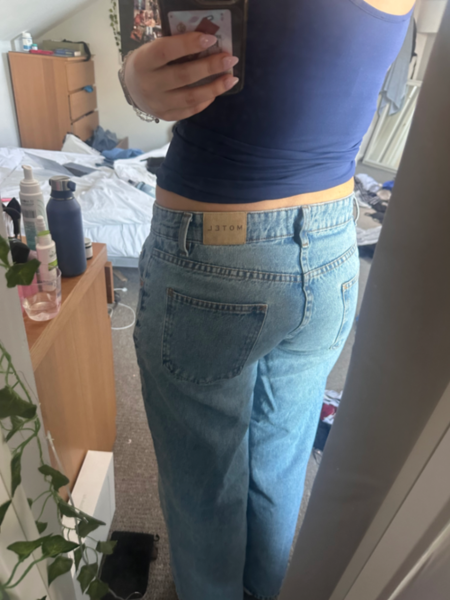 Roomy extra wide low rise jeans in bright blue W28 L32