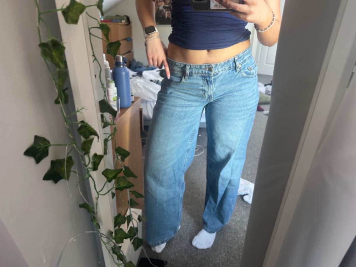 Roomy extra wide low rise jeans in bright blue W28 L32
