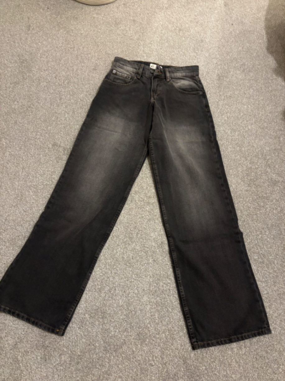 Low rise parallel jeans in grey used bleach W24 L32