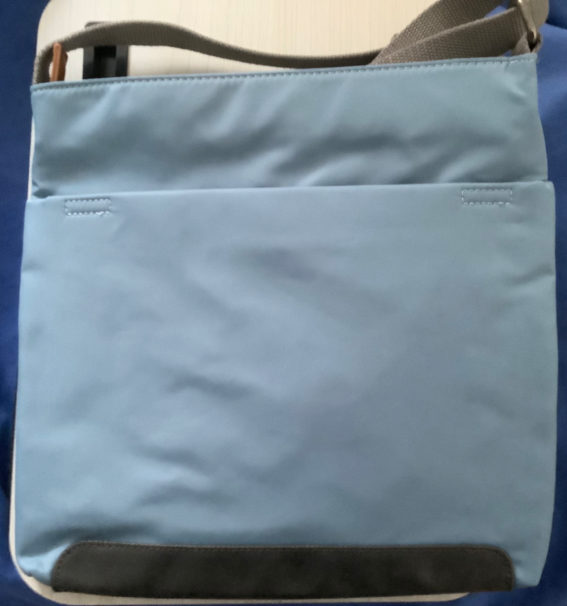 Kennington Crossbody Bag in Retro Blue