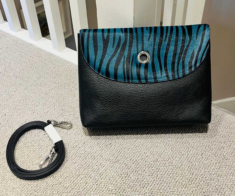 Jasmine Crossbody - Textured