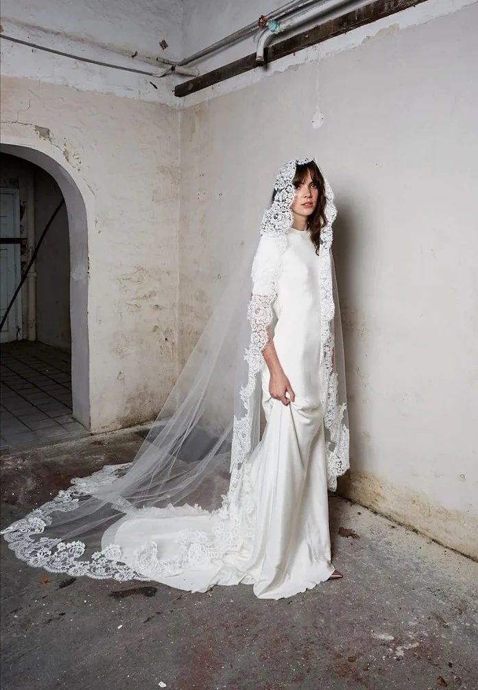 4.13 Mantilla Veil