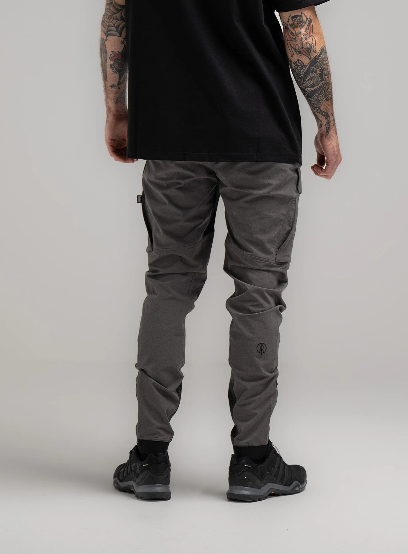 STRIKE PANTS - M
